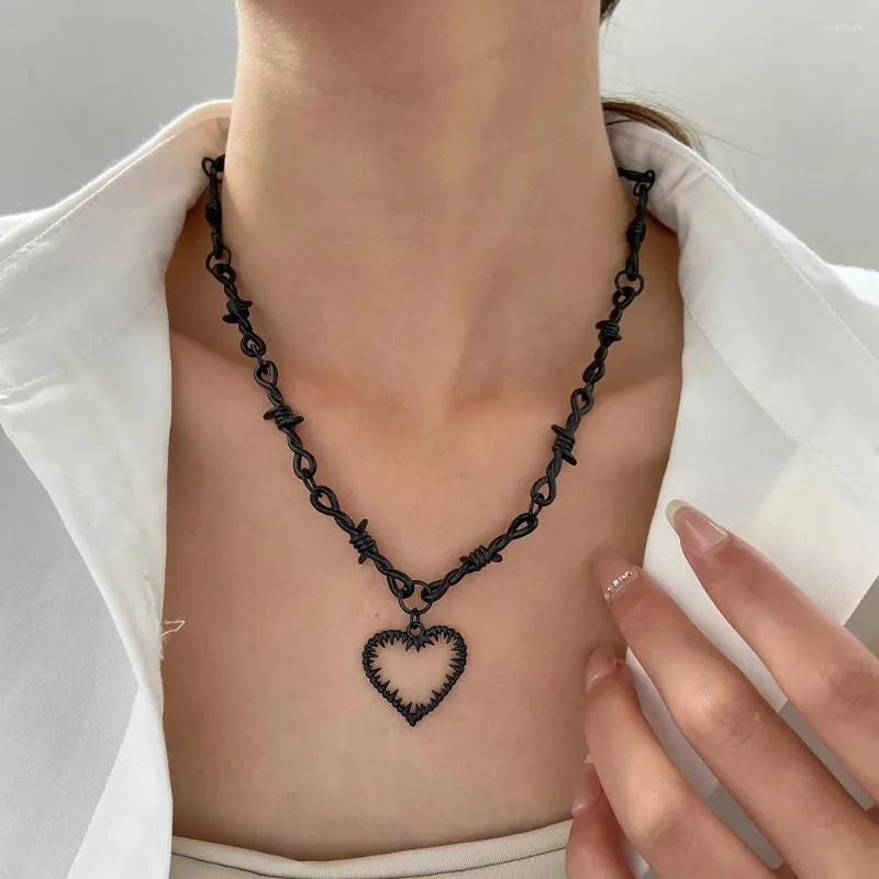 Collier ras du cou Hip-hop Punk ronces en fer, pendentif cœur d'amour pour femmes et hommes, Style gothique Ins, fil de fer barbelé, chaîne à petites épines, cadeaux