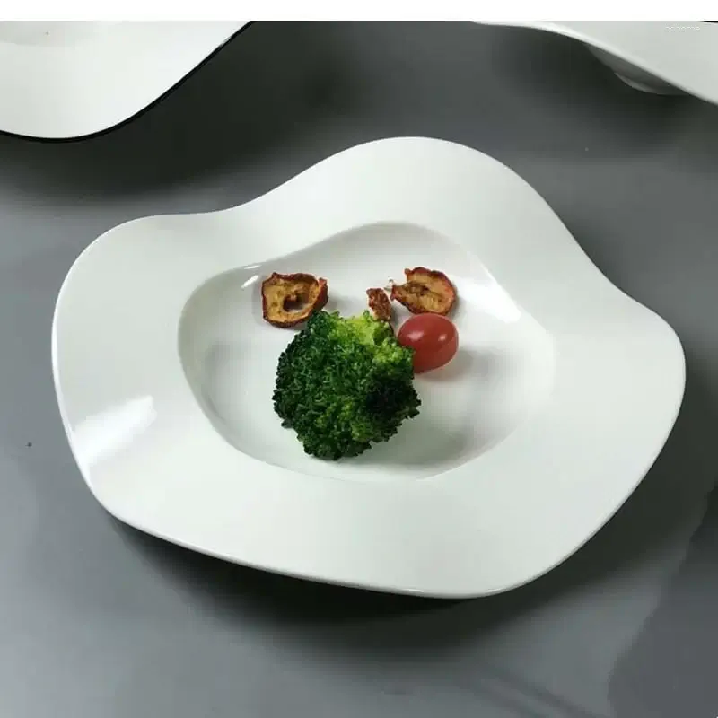 Płytki minimalizm ceramiczny deser talerz czysty biały fale sztuki nieregularny obiad miski kuchennej jadalni batonika stołowa naczynie spaghetti