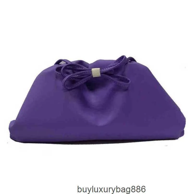 Аутентичная женская сумка-мешок Venetas с цветным зажимом на плече Дизайнерские складные сумки Однотонные модные сумки Single Cloud Messenger BottegavVeneta Outlet WN-132Y