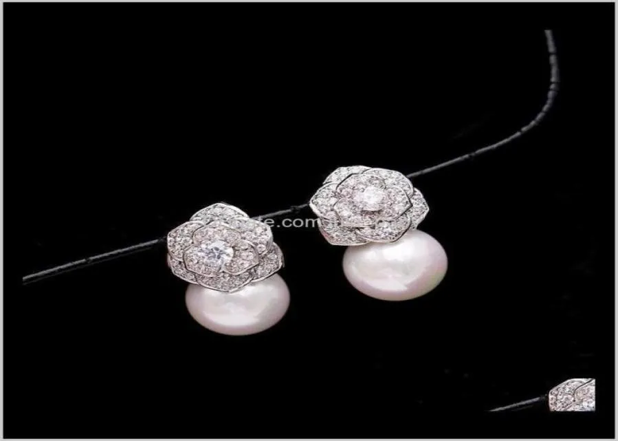 Härlig Diamond Zircon Camillia Flower Pearl Earrings for Woman Girls Super Glittering Ins Fashion Luxury Designer 925 Silver Post 8712590