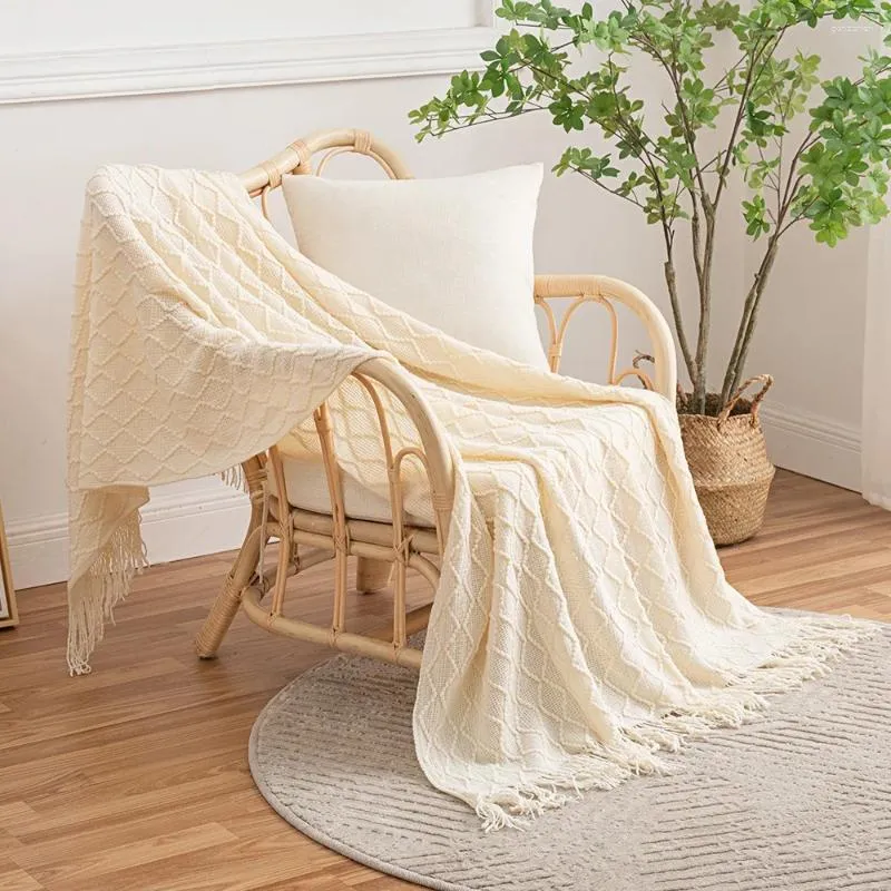 毛布編み編みタッセルで毛布を投げたスタイリッシュなフリル温かい通気性のある季節のスーパーソフトボーホーのための家の装飾