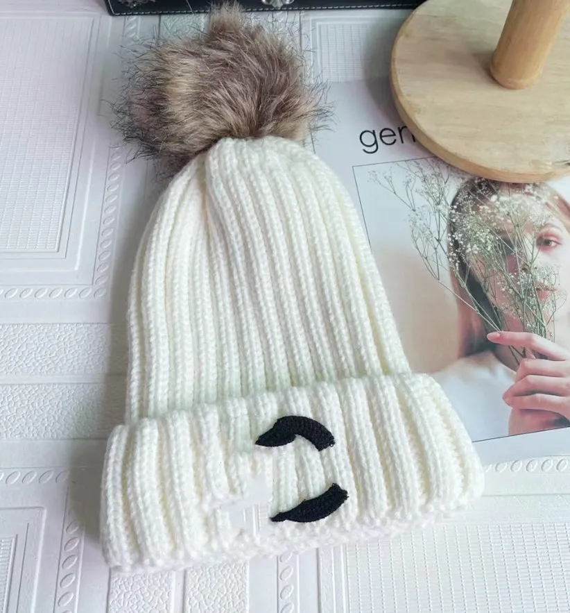 Chapeau tricoté Slim avec lettres brodées haut de gamme, casquette en laine, chaud et doux, tempérament de dame, vente en gros, automne et hiver