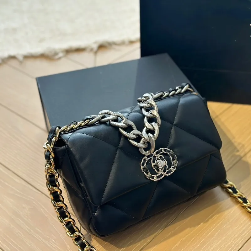 bolso bandolera de diseñador bolsos de hombro con cadena canal bolso mini bolso con solapa con cadena vintage bolso de hombro de cuero negro para mujer bolso pequeño cc 19 bolso de hombro con soporte para teléfono