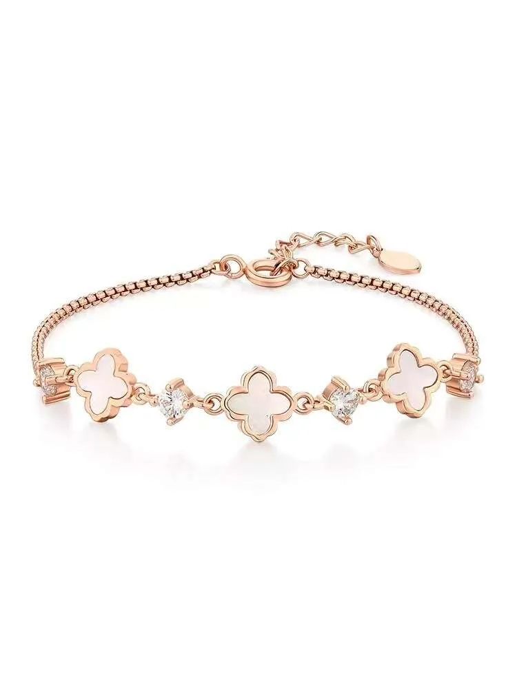 Bracelet d'herbe à quatre feuilles Bracelet Girls Zircon Design Girlfriends High Sense Gift For Girlfriend