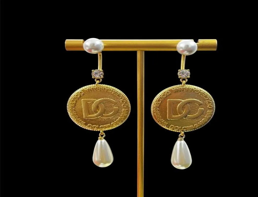 Hoogwaardige nieuw ontworpen oorrangstudie GD Letters Pearls Hangers koper 18K Gold vergulde anti -allergie vrouwen oorrang damesontwerp971467777