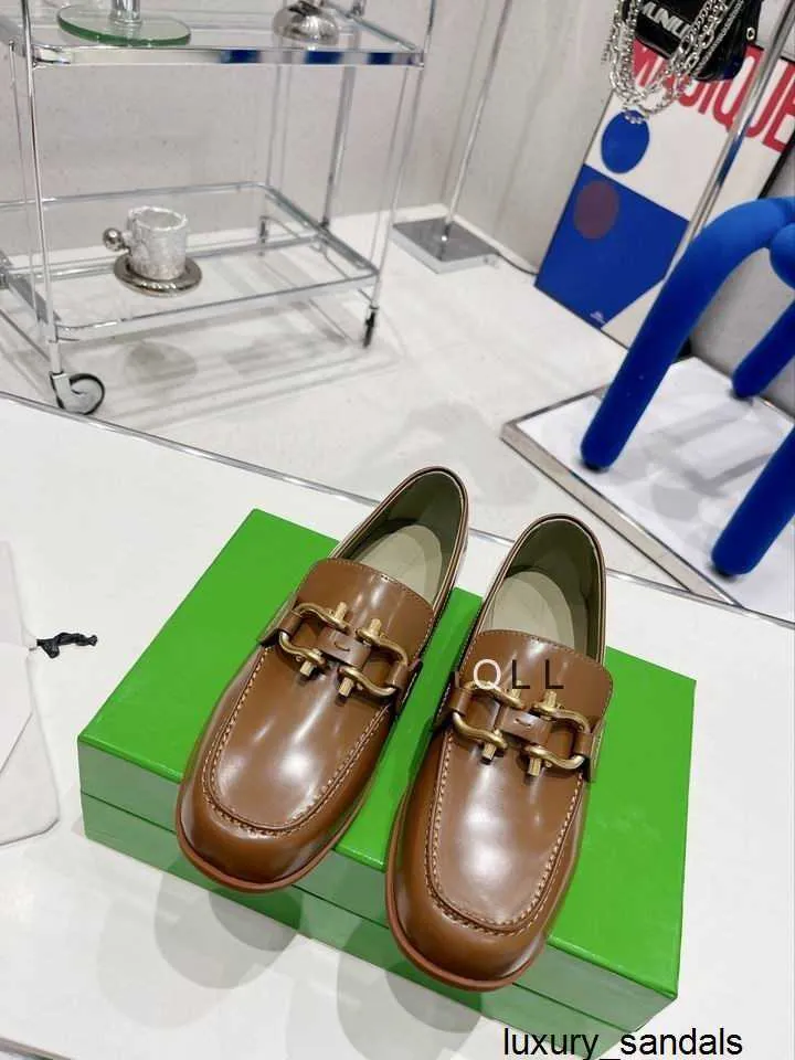 Botte Venetas Casual schoenen Dames Monsieur Loafer Italiaanse elegantie Mond Kalfsleer Binnenkant Schapenvacht Brits Lakleer Massagezool Loafers HBHV