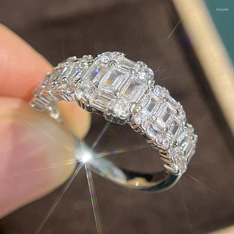 Anelli a grappolo Elegante zircone Anello in rame Gioielli Argento Colore Fidanzamento Set da sposa per donna 2023 Cristallo di moda