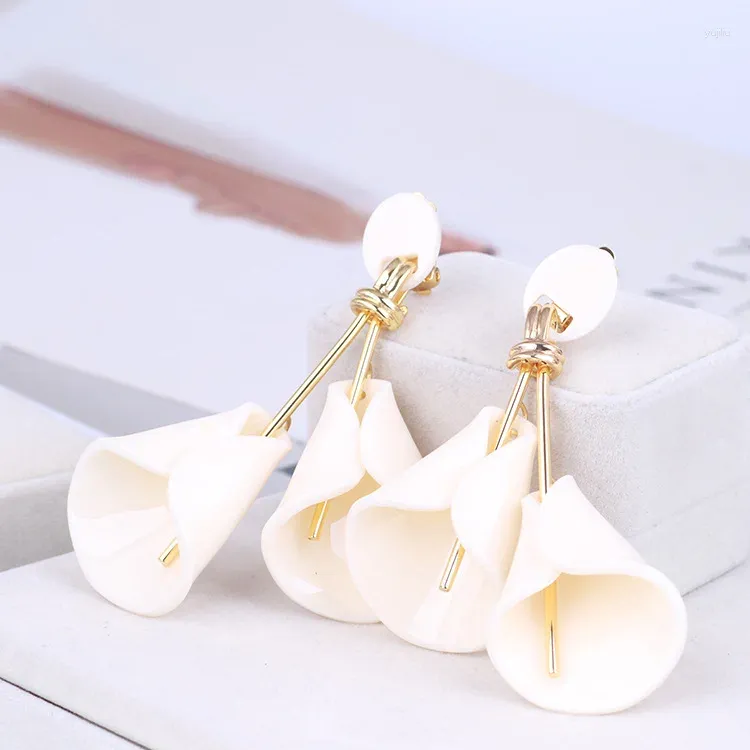 Backs Earrings European And American Exaggerated Personality Resin Lily Flower Trumpet Temperament Ear Clip