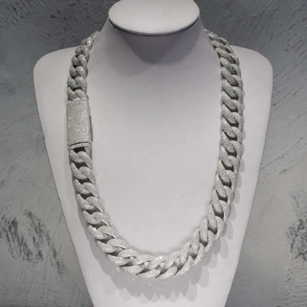 Missanite Miami Cuban Link Chain in Silver 925 Sparkling 20 mm Iced Out VVS
