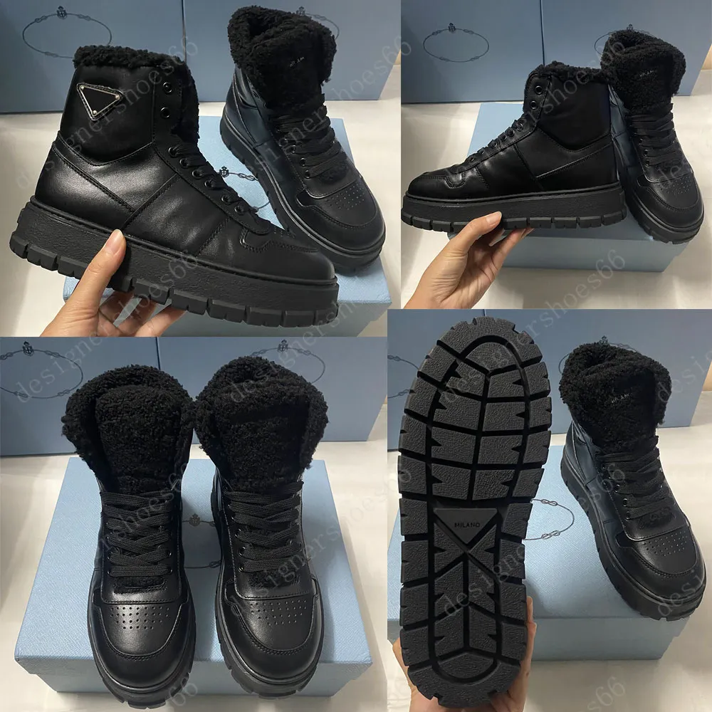 Bottines montantes en cuir et peau lainée noir 1T948M Doublure peau lainée Languette de botte en peau lainée douce ornée du logo de la marque brodé pour une nouvelle touche originale