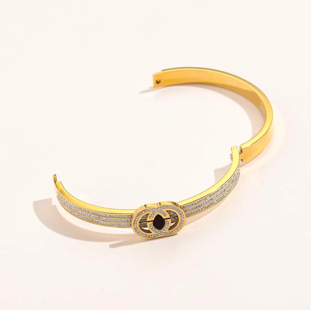 2022 Nouveaux bracelets à la mode Femmes Bangle de luxe Designer Bijoux Crystal 18k Gold plaqué inoxydable en acier Gift Bangles ME3116192