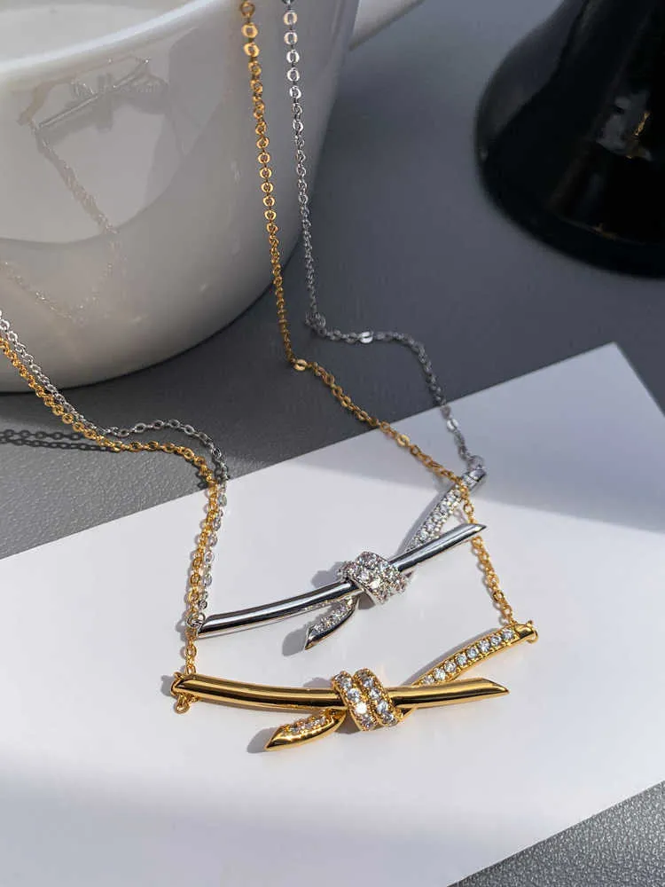 Brand de créateur Gu Ailings Collier à nœuds croisés avec le même style pour le luxe léger et un design unique Une chaîne de cols de célébrité élégance en or de haute qualité avec logo