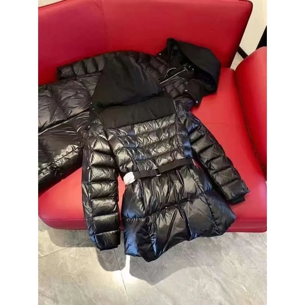 Brand Jacket Women's Luxury 2024 Fashion Design Women's Belt Down Jacket Black And White Warm Outdoor Down Coat Popular