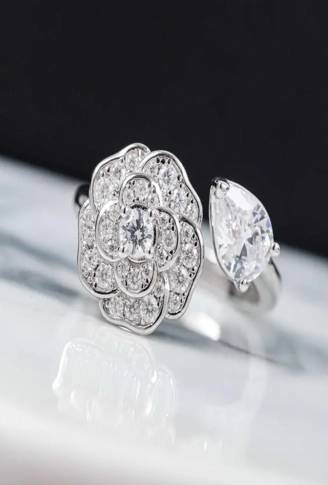 Marca de luxo pura 925 prata esterlina jóias rosa camélia diamante trevo flor anéis de casamento qualidade superior design fino party6743629