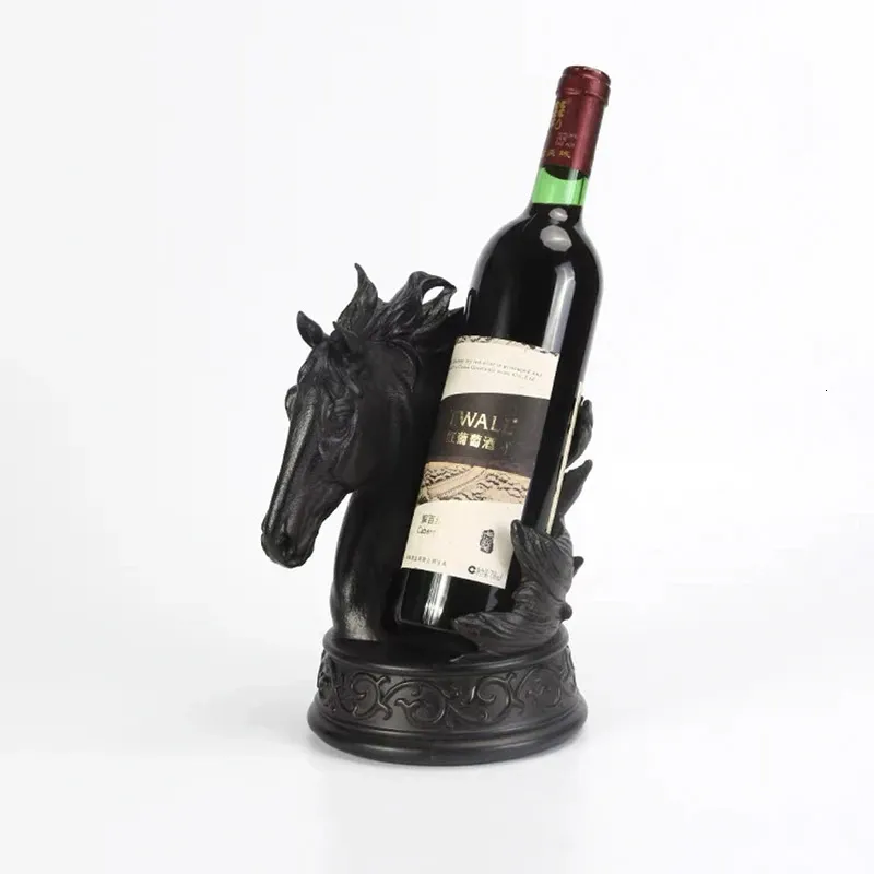 Portabottiglie da tavolo Home Bar Cucina Organizzatore di stoccaggio Steed Bottle Holder Figurine Ornamento creativo europeo Porta animali 231213