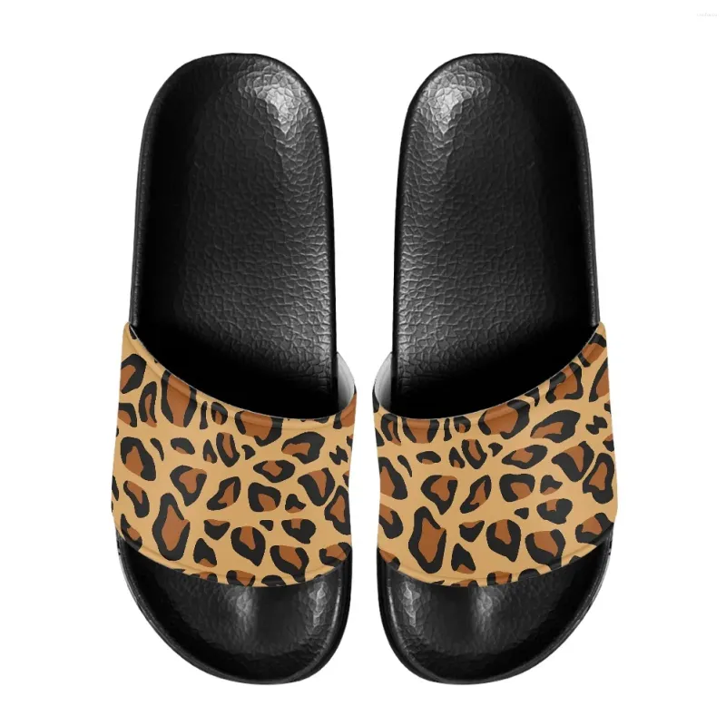Tofflor lätta män strand leopard tryck hushåll bad sandaler komfort eva ensam antislip design passar avslappnad vardagskläder