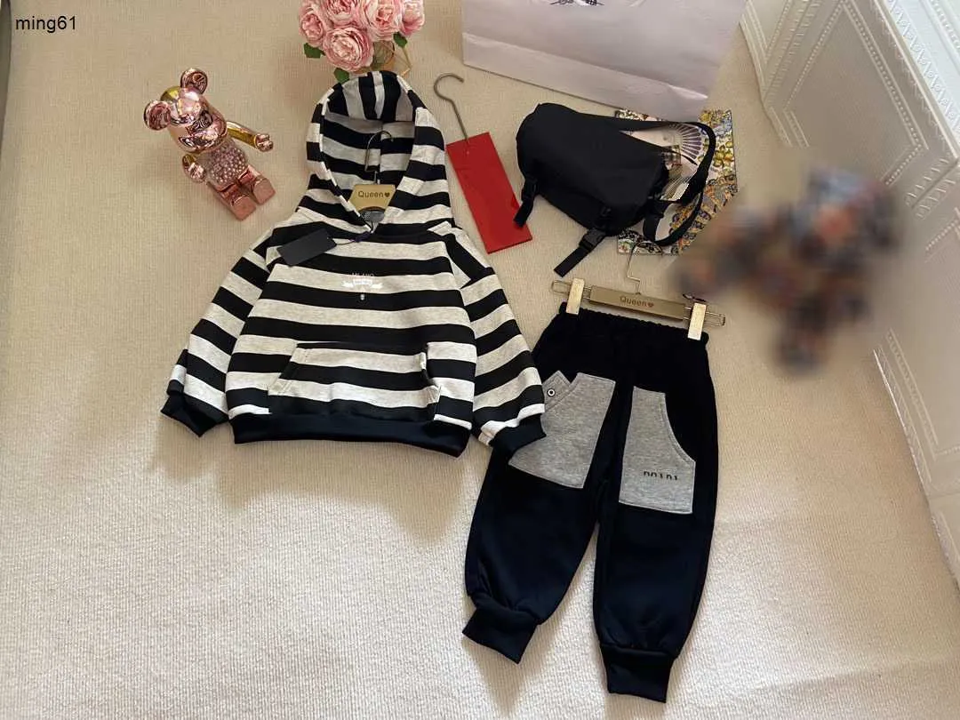 Marque bébé Survêtement enfants vêtements de marque Automne trois pièces Taille 90-140 filles garçons sweat à capuche et pantalon avec sac bandoulière Dec05