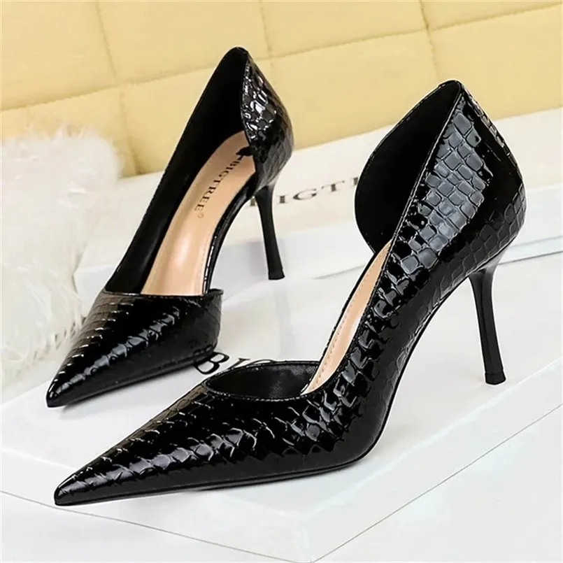 اللباس أحذية Bigtree Sexy Party Women's Women Woman Elegant High High Highwow Pointed Toes Vintage Patent Leather Stone نمط أحذية فردية 231212