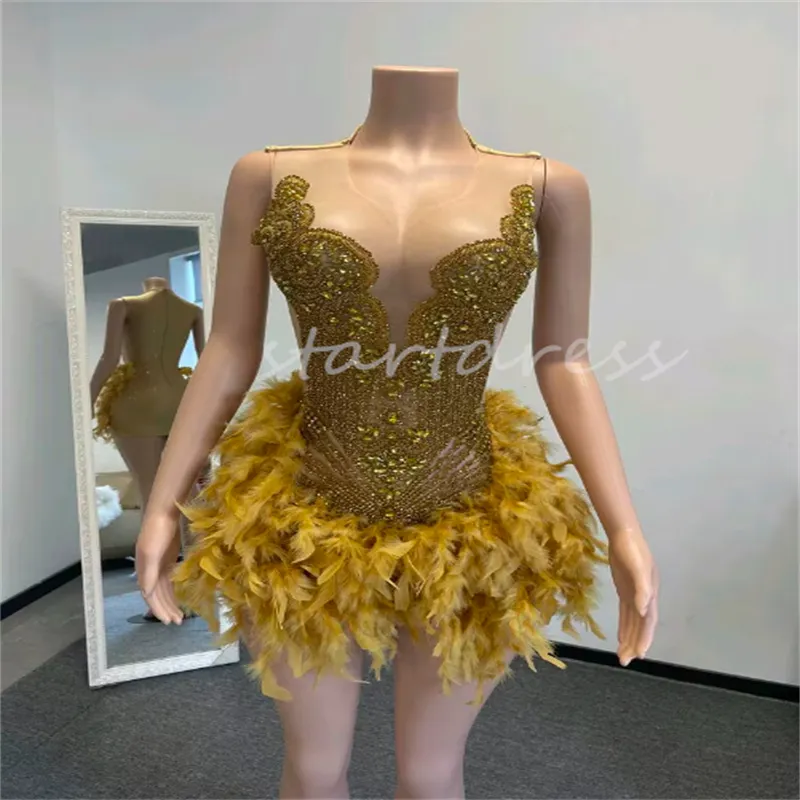 Robes de bal en diamants dorés avec plumes Baddie, mini robe de soirée courte transparente pour femmes noires, robe de cocktail formelle de luxe, anniversaire, remise de diplôme