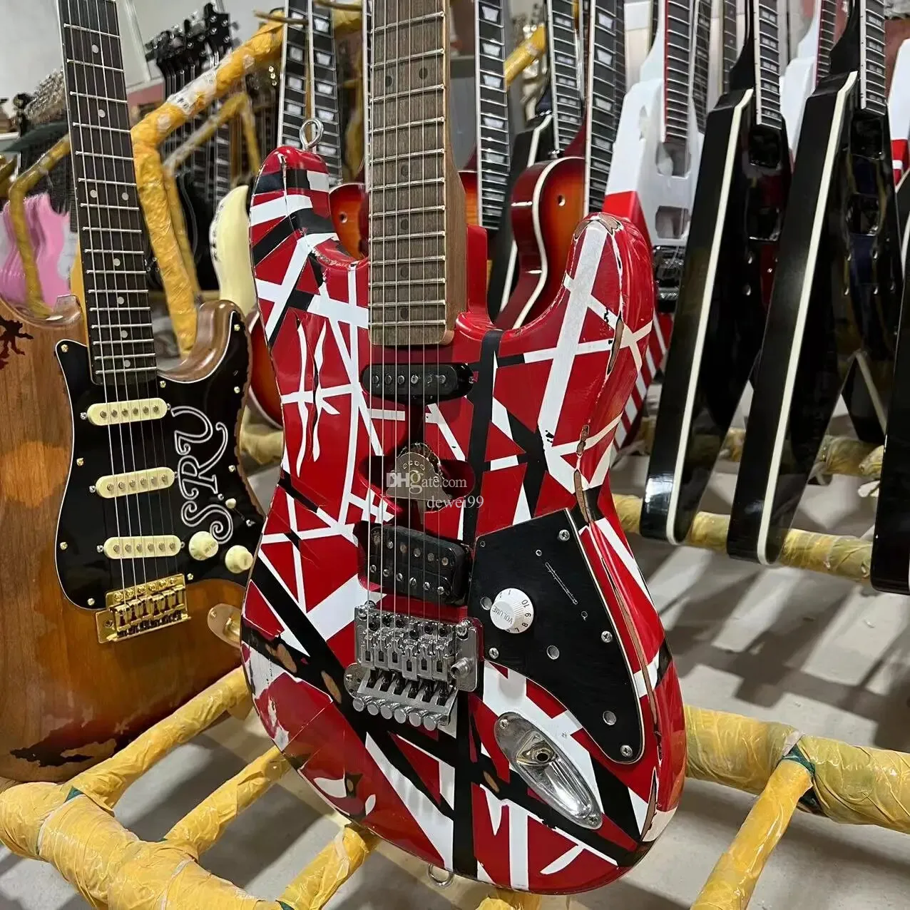 En stock Eddie van Halen Fran-K Guitare électrique de relique lourde / corps rouge / décoré de rayures en noir et blanc / livraison gratuite