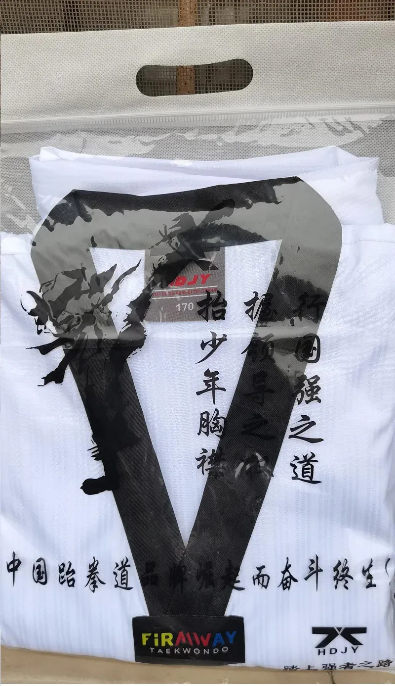 Equipaggiamento protettivo a righe manica lunga Gi uniforme TKD abbigliamento bianco Taekwondo WTF Karate Judo Duobok bambini adulti unisex 231212