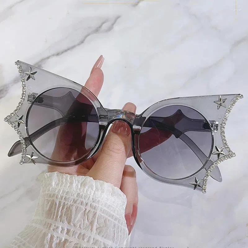 Lunettes de soleil Marque Designer Steampunk Diamond Star Bat Femmes Pour Hommes À La Mode Halloween Lunettes De Soleil Vintage De Luxe Surdimensionné Nuances