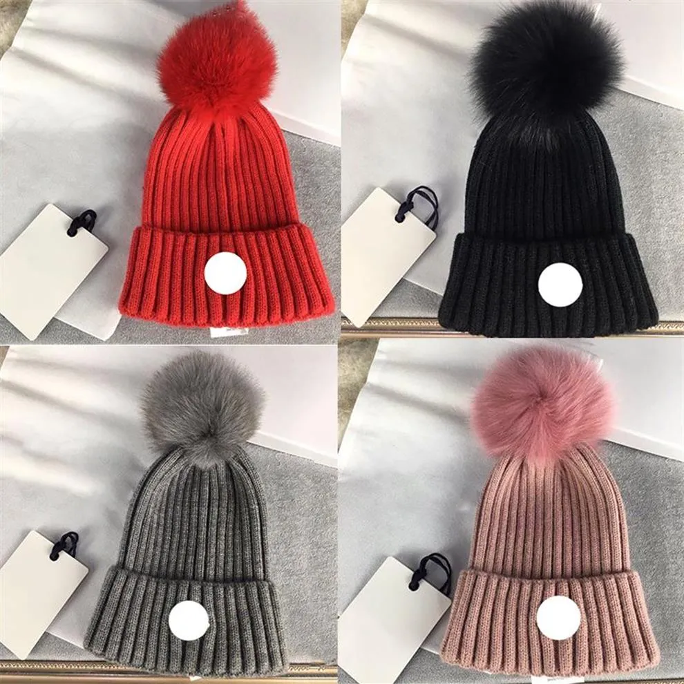 Designer France Skull Caps Badge brodé Femme amovible Fox Hair Ball Laine Chapeau tricoté chaud en automne et en hiver Fashi246i