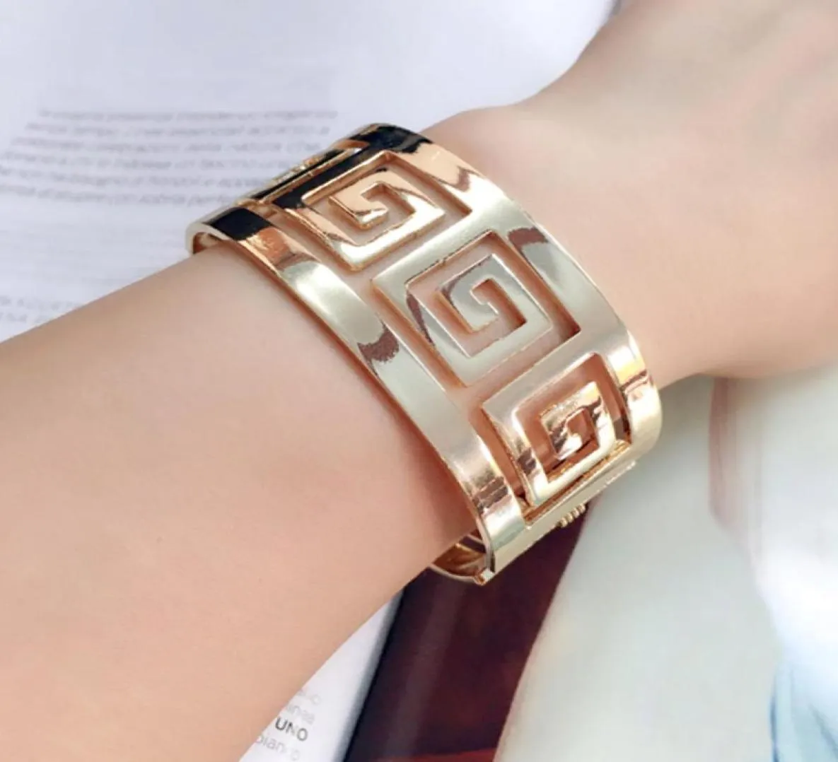 Dames Mode Accessoires Elegante Geometrische Holle Bangle Brede Metalen Manchet Polsband Armband 18K Vergulde Bruiloft Sieraden Party6646366