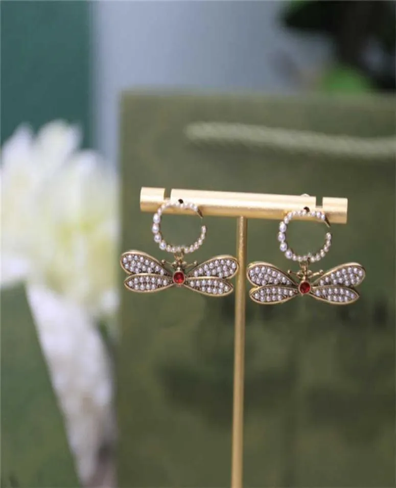 Designer Full Pearl Bee Charm Earrings Double Letter Women039s Diamond Stud Earrings Colorful Rhinestone Drop Earrings with Sta4711046