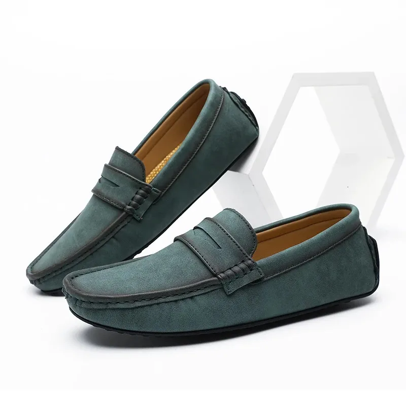 Sapatos de vestido feitos à mão de couro genuíno dos homens sapatos de moda sapatos de barco homens clássicos dirigir sapatos casuais deslizamento em mocassins masculinos confortáveis mocassins macios 231212