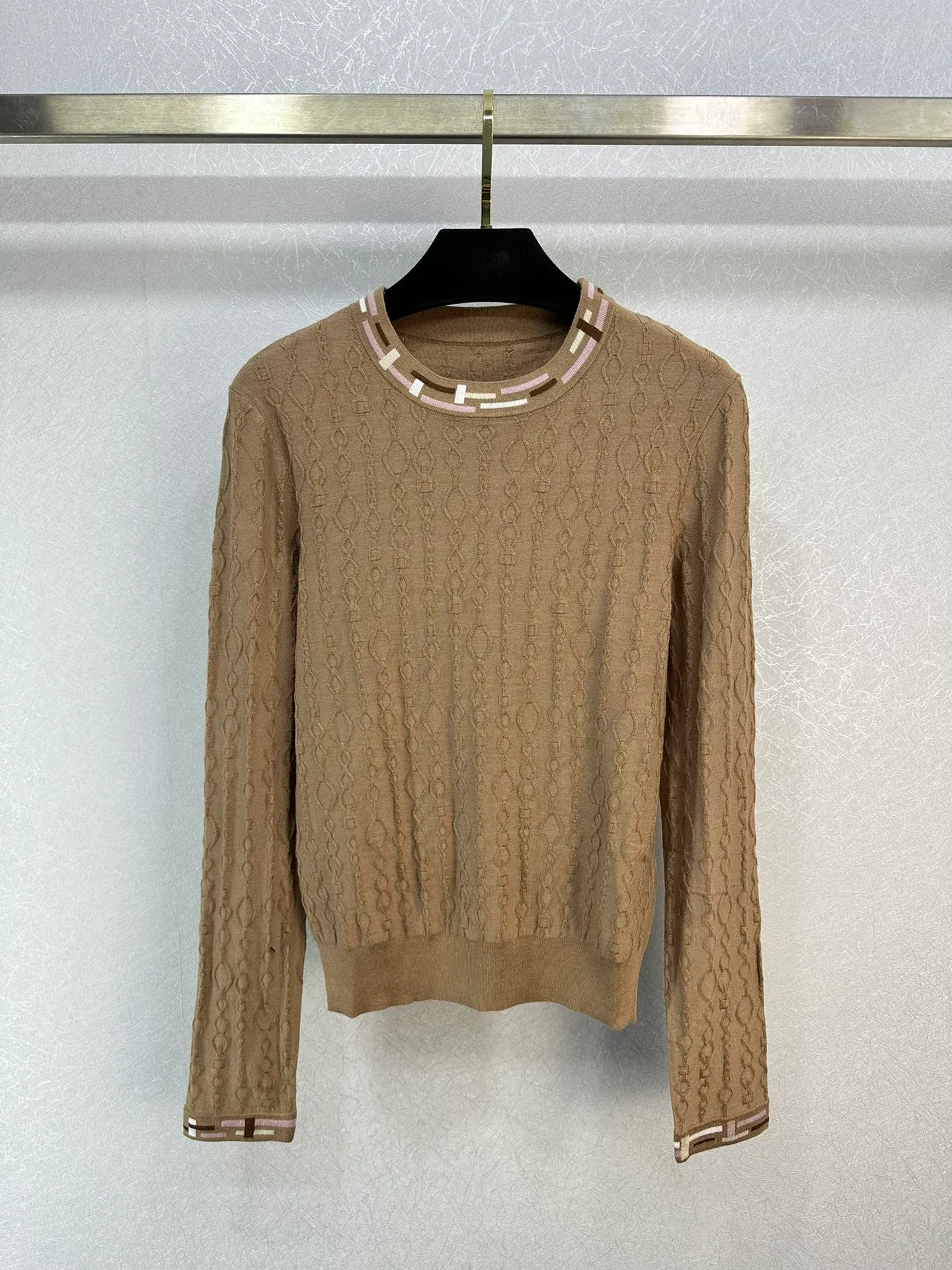 2024 Khaki Crew Neck Long Sleeves Short Women's Pullovers Designer Cashmere Women's Sweaters 121302