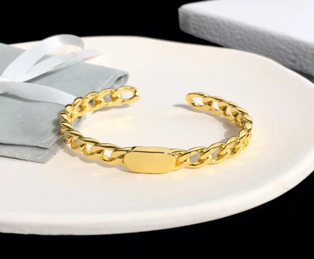 Bracelet manchette en or de conception classique pour femmes, plaqué or 18 carats, bracelet noué d'amour, belle promesse de mariage, de fiançailles C1089524