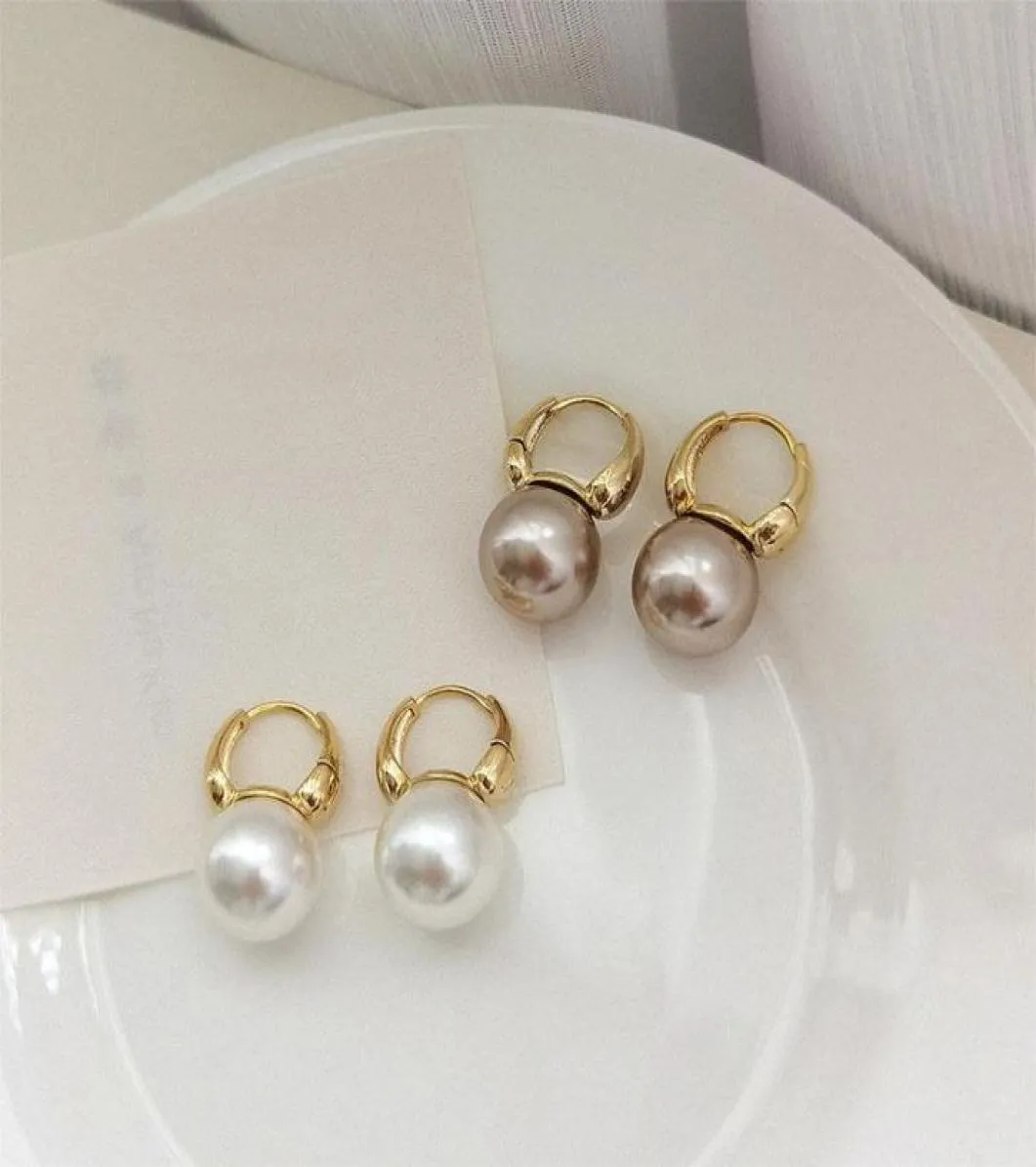 Cuelga los pendientes simples de una perla grande para las mujeres joyería de moda hebilla de oro orejera encanto de las señoras coreanas joya elegante 8008654