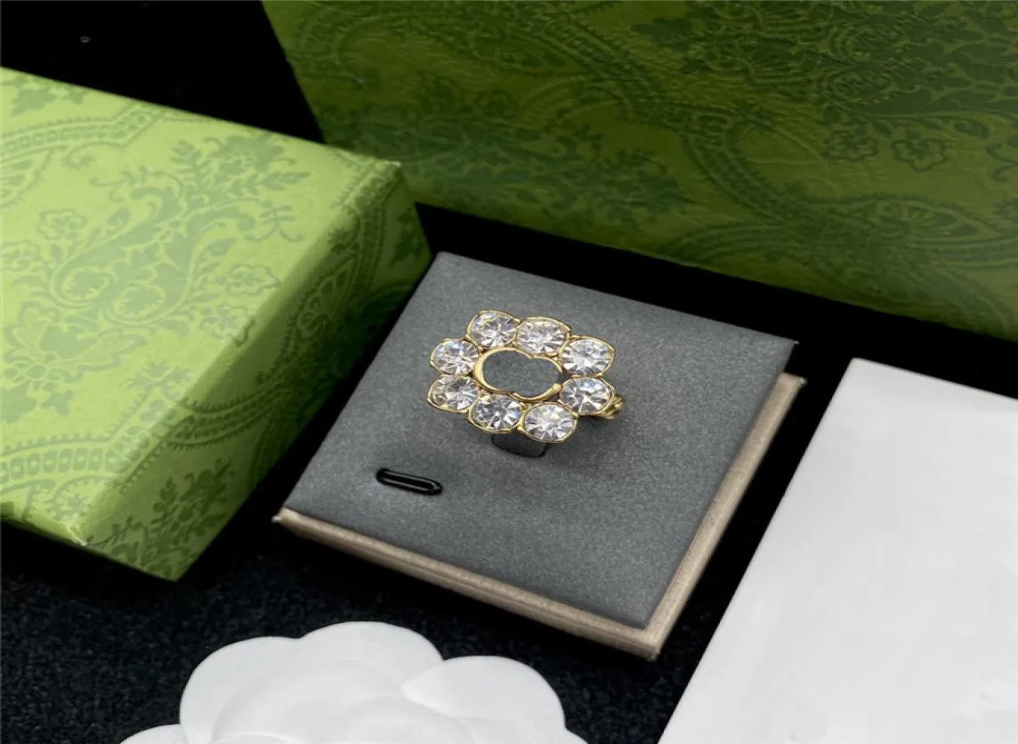 Designer élégant diamant lettre bague dames exquis alphabet cristal anneaux anniversaire date fête bijoux strass anello avec 4729737