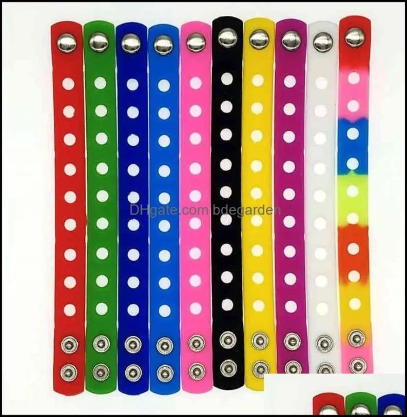 Bracelets de charme Bijoux 50 pièces PVC mélangé 17 couleurs 18 cm Bracelet ajustement chaussure charmes Sport Style Bracelet fille faveur poignet en caoutchouc souple S3466633