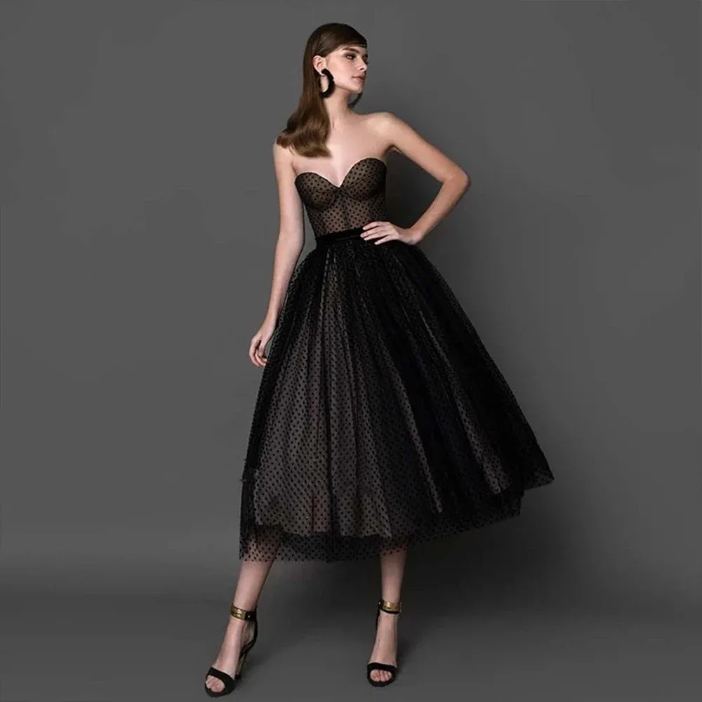 Ny svart prickad tyll prom aftonklänning examen enkel älskling en linje hemkommande festklänningar te-längd kort mantel de soiree femme