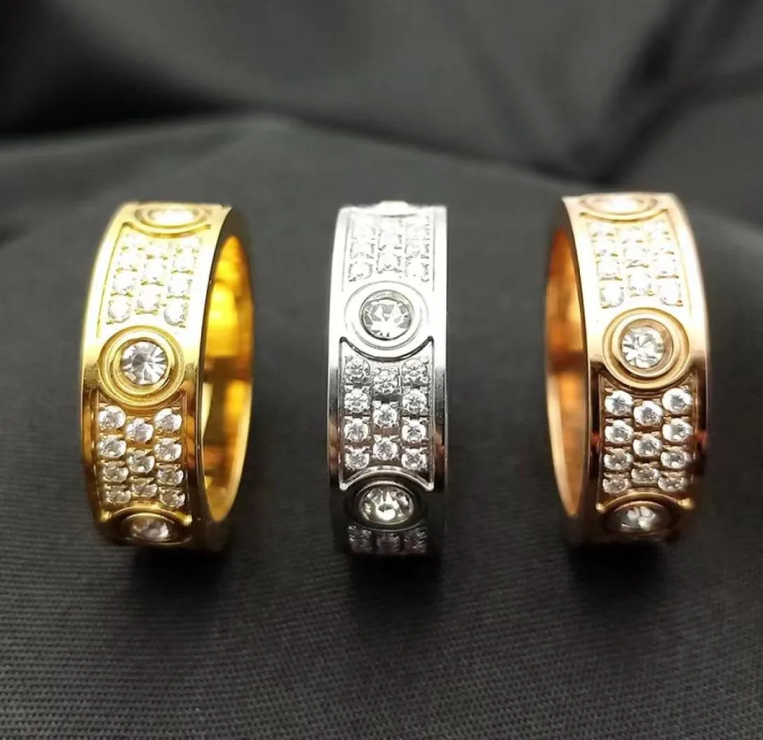 2022 Yeni Lüks 3 Row Diamond Love Ring Moda Çift Kristal Alyans Tasarımcısı Erkekler Kadınlar Yüksek Kalite 316L Titanyum S7112861