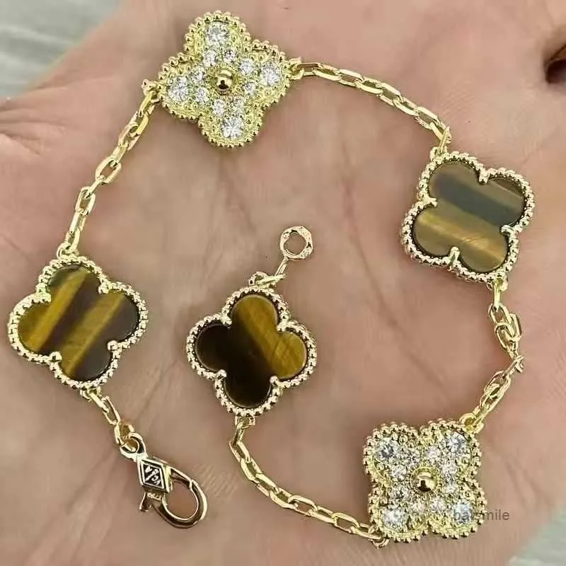 2024 Classic Fashion Charm Bracelets 4four Leaf Clover Designer Jewelry 18k Gold Bangle Bracelet for Women Elegant Jewelery Gift I0ie
