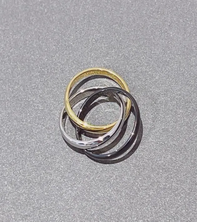 Ring der Trinity-Serie. Hergestellt aus schwarzer Keramik und 18 Karat Gold. Top-Qualität, offizielle Reproduktionen von höchster Qualität, Advanced Exquisit1591489