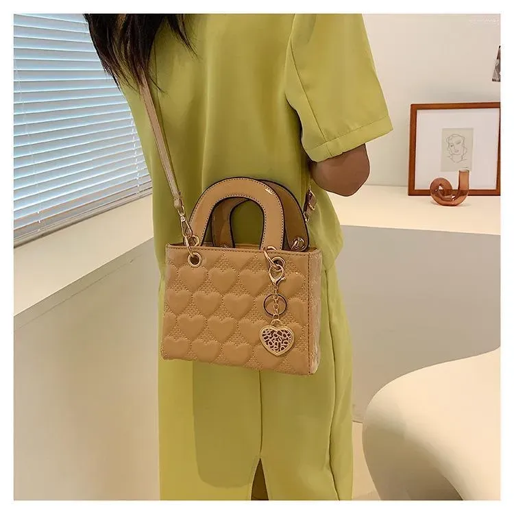 Avondtasjes met hartjesreliëf, designer handtassen voor vrije tijd, chique luxe, glad leren kleine schoudertasjes/messenger bags voor dames_voghion.com
