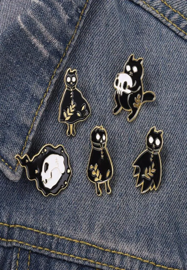 Crâne fantôme chat forme vêtements broches Halloween jour série alliage épinglettes unisexe émail dessin animé sacs chemise Cowboy Badge Europea6052215