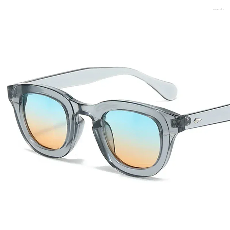 Lunettes de soleil ovales pour femmes et hommes, verres dégradés de couleur bonbon, UV400, Rivets de décoration, lunettes de soleil grises