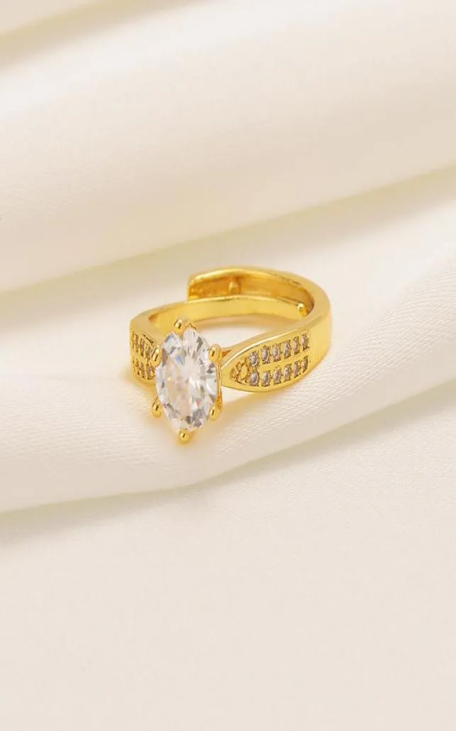 22K Fine Gold solide avec pierres latérales 18CT Thai Baht GF Bague de fiançailles à bande large pavée Full Micropave 325 CT Round Cut Cz2924943