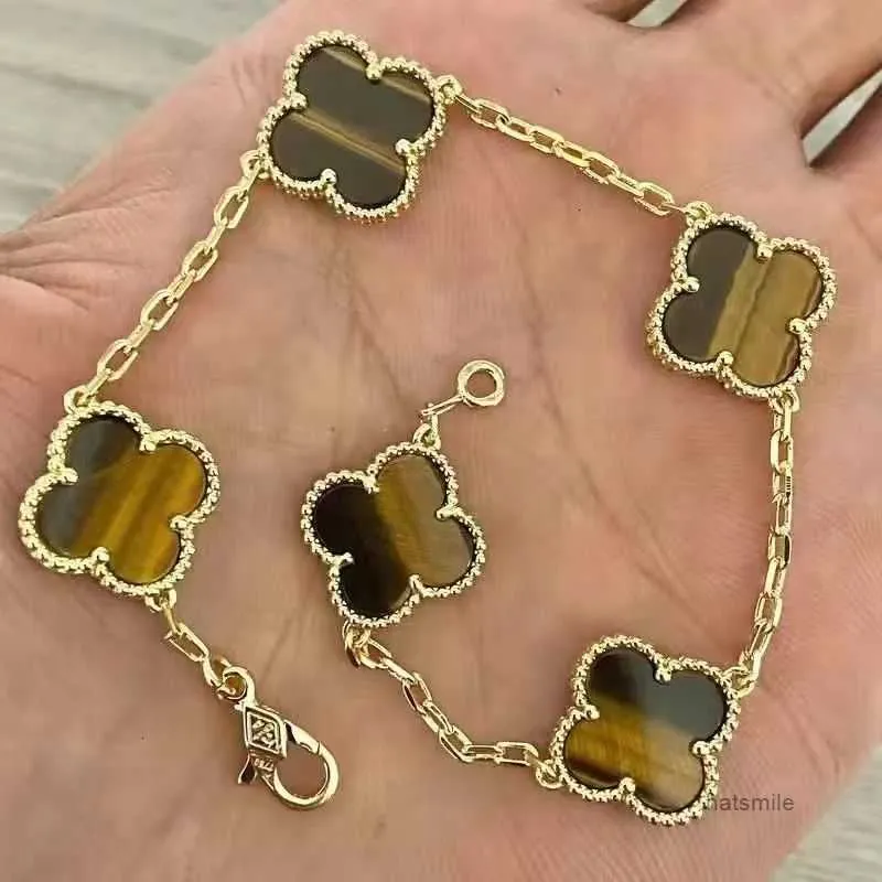 2024 Classic Fashion Charm Bracelets 4four Leaf Clover Designer Jewelry 18k Gold Bangle Bracelet for Women Elegant Jewelery Gift Wxpd