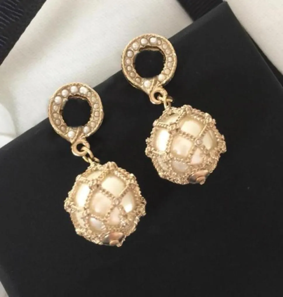 L0C03 boucles d'oreilles de créateur de luxe pour femmes clou classique lettre verre perle maille chaîne haut cadeau yamalang216036053813438