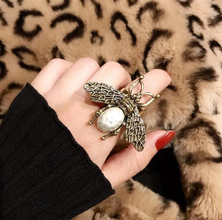 Bröllopsringar Vintage Antik guldinsekt Öppnande Fashion Chic Imitation Pearl Metal Bee Pextfingeruttalande smycken för kvinnor9235859