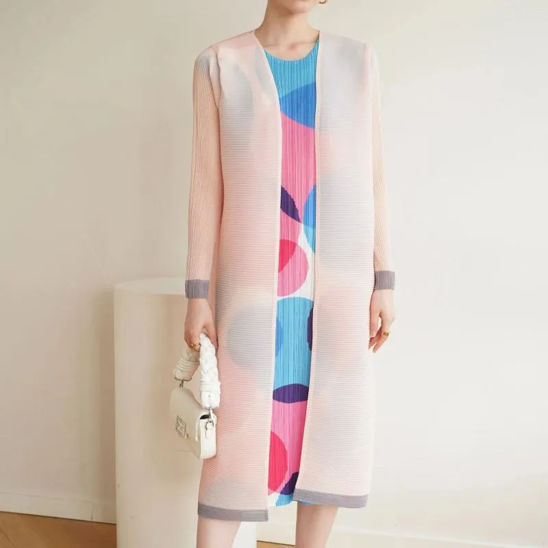 Dames Trenchcoats Miyake Origineel Ontwerp Dunne Jas 2024 Herfst en Lente Hoogwaardige Geplooide Ultradunne Colorblocking