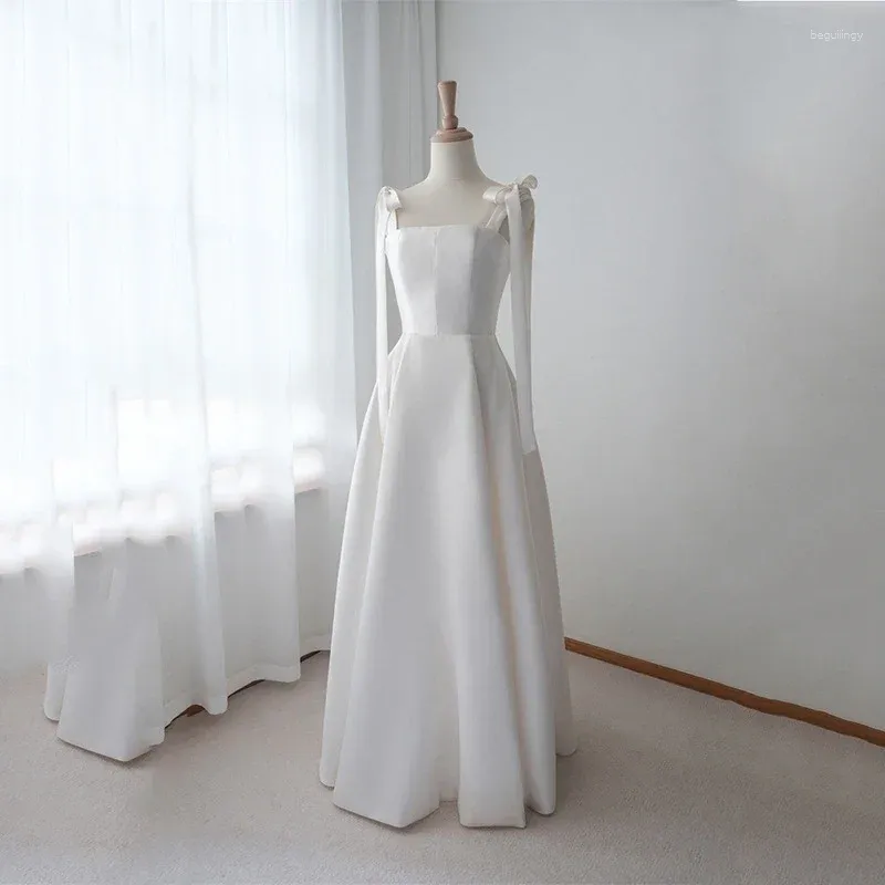 Ethnic Clothing French Style Light Wedding Dress 2023 Winter Satin Suspenders Show Thin Bridal Temperament Travel Po