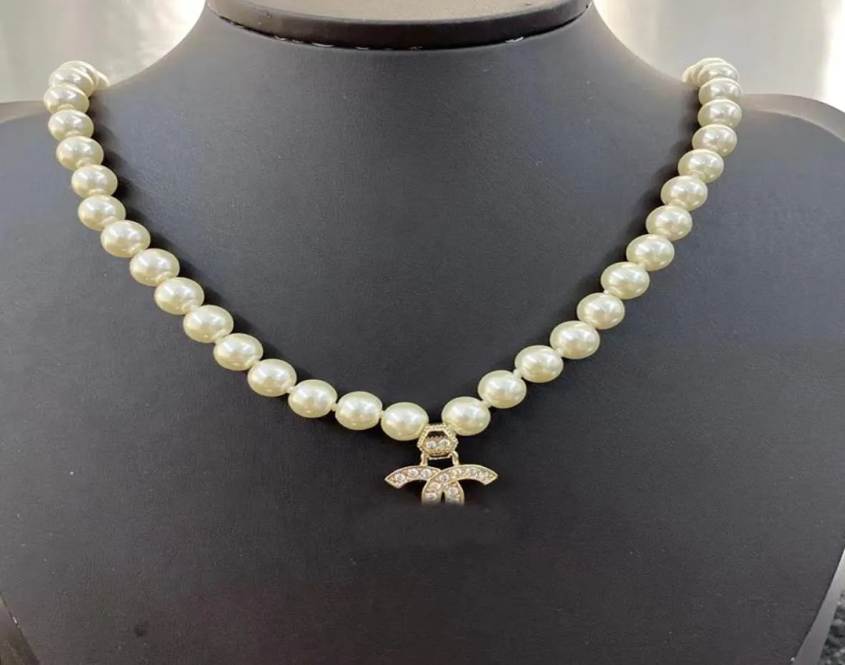 18 style classic Diamonds pearl Necklace French luxury brand C Fashion Necklaces Designers Jewelry Womens Party Chain1387623