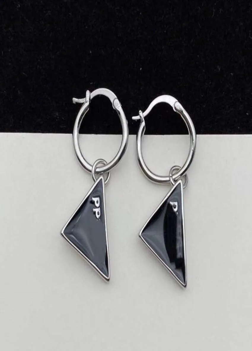 Designer Lettre triangle étalon long dingler noir blanc boules d'oreilles enracine